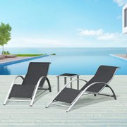 Conjunto de 2 espreguiçadeiras de design contemporâneo com mesa de centro com tampo em vidro temperado, metal com revestimento epóxi e textilene cinze