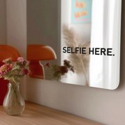 Autocolante para espelho S22 – SELFIE HERE.