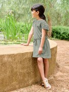 Vestido com detalhes em bordado inglês para menina   verde-salva