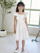 Vestido de cerimónia com folhos, em gaze de algodão e tule, para menina cru