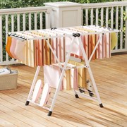 Estendal dobrável 141 x 56 x 99–148 cm com braços ajustáveis, pinças para meias e prateleira para sapatos, estendal para roupa, cor branca