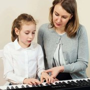 Teclado de piano elétrico dobrável com 88 teclas, tamanho normal, semi-pesado e portátil com MIDI 128 x 23 x 6 cm Preto