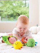 Chocalho 3 ervilhas Hape multicolor