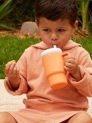 O meu primeiro copo Infantino laranja