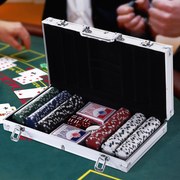 Mala de Poker Profissional com 300 Fichas Jogo de Poker com Mala de Alumínio 5 Dados 2 Baralhos de Cartas e 1 Ficha de Dealer 38x20,5x6,5cm Multicor
