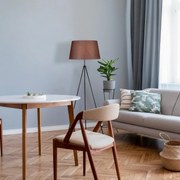 Candeeiro de Pé Tripod – Preto e Castanho – 65 x 65 cm, Altura: 165 cm