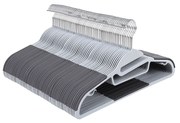 Conjunto de 50 cabides de plástico SONGMICS, cabides com abertura em U, antiderrapantes, economizadores de espaço, 0,5 cm de espessura, 41,5 cm de comprimento, gancho giratório de 360°, cinza claro e escuro CRP41G-50