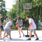 Cesto de Basquetebol para Exterior com Altura Ajustável  206-260 cm Rodas e Base Recarregável Preto