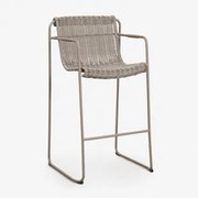 Banqueta Alta Empilhável Com Braços Em Rattan Sintético E Aço Revia Moka Brown & ↑75 Cm - Sklum