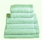 Toalhas banho 100% algodão penteado 580 gr. cor tilleul: 1 Toalha 70x140 cm - 1 toalha 50x100 cm - 1 toalha 30x50 cm - 1 luva turco 15x21 cm
