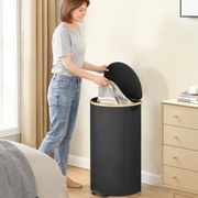 Cesto para roupa suja com tampa e saco removível 42,5 x 32,5 x 75 cm preto + bege natural