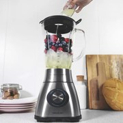 Liquidificador de vidro Power Black Titanium 1800 com acabamentos em aço inoxidável