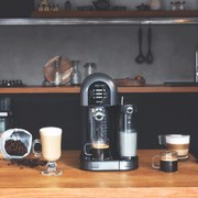 Máquina de café semiautomática Power Instant-ccino 20 Chic Serie Nera semiautomática com 20 bares, thermoblock e apta para café moído e cápsulas