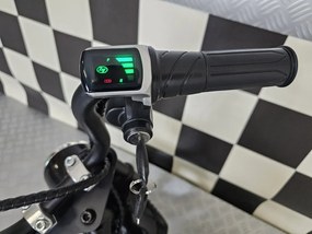 Mota para crianças Chopper 24V Assento em pele, rodas borracha, Luzes Preta