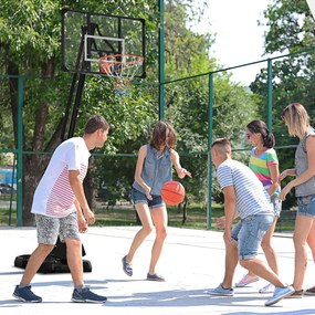 Cesto de Basquetebol com Altura Ajustável Rodas Base Preenchida com Água ou Areia para Exterior 111x70,5x293-350 cm Preto