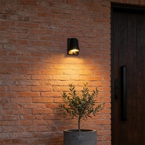 Candeeiro de parede exterior preto IP44 com sensor de movimento - Femke