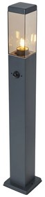 Candeeiro de exterior cinzento escuro com vidro fumado 80cm IP44 com tomada e sensor de movimento - Malios Moderno