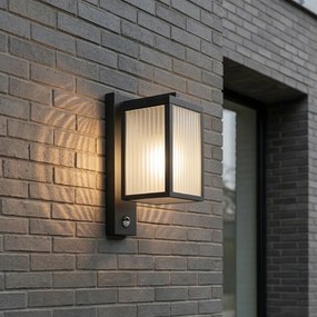 Candeeiro de parede exterior preto com vidro canelado e sensor de movimento - Charlois