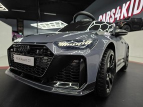 Carro elétrico infantil Audi RS6 Avant GT 12V 4x4 cinzento , telecomandado, pneus de EVA, assento em pele Cinzento