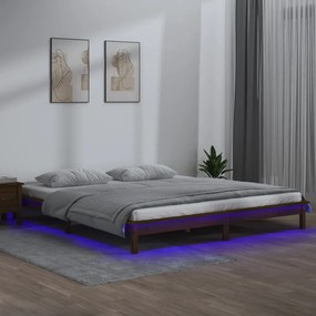 Estrutura de cama c/ LED 140x190 cm madeira maciça castanho-mel
