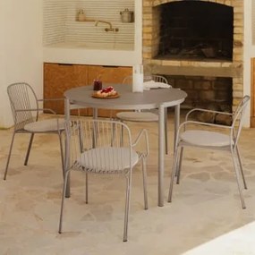 Conjunto De Mesa Redonda Ø110 Cm Em Alumínio Elton E 4 Cadeiras De Jardim Com Apoios De Braços Em Aço Anerina Moka Brown - Sklum
