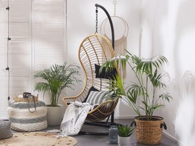 Cadeira suspensa em rattan cor natural com suporte PINETO Beliani