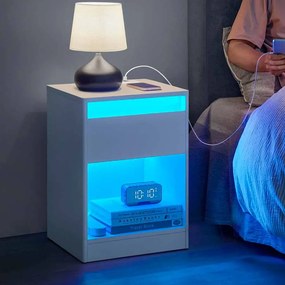 Mesa de cabeçeira com iluminação LED e estação de carregamento moderna branca