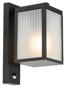 Lanterna de parede externa preta com vidro canelado e sensor de movimento - Charlois Moderno