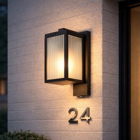 Lanterna de parede exterior preta com vidro canelado e sensor crepuscular - Charlois