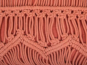 Almofada decorativa em macramé de algodão laranja 45 x 45 cm AKKOY Beliani
