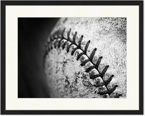 Fotografia emoldurada Old Worn Baseball, vários tamanhos