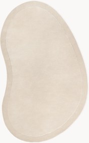 Tapete em lã artesanal com forma orgânica Kadey