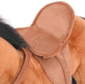Cavalo de peluche de montar castanho