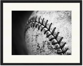 Fotografia emoldurada Old Worn Baseball, vários tamanhos