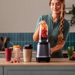 Liquidificadora de batidos Nutriblender Fusion com 2 copos portáteis, 6 lâminas de aço inoxidável revestidas a titânio preto e 1000 W de potência