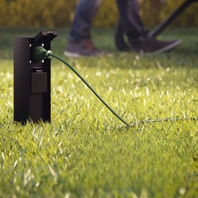 Tomada de jardim com 2 pinos 23x7x7cm preta