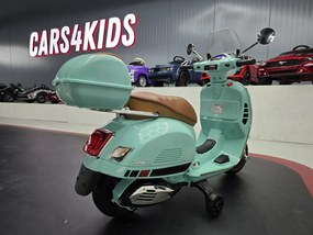 Mota elétrica para crianças Vespa GTS 12 volts verde claro
