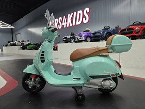 Mota elétrica para crianças Vespa GTS 12 volts verde claro