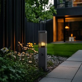 Candeeiro de exterior cinza escuro com vidro fumado 45cm IP44 com tomada e sensor de movimento - Malios