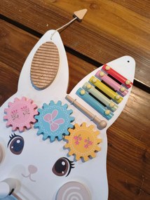 AIYAPLAY Busy Board Montessori em Madeira de Parede para Crianças 1,5-6 Anos Tema Coelhinho Pascal, Branco | Aosom Portugal