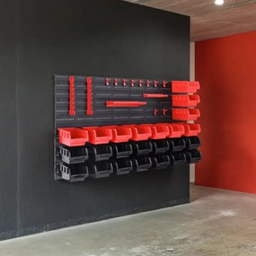 Prateleira de parede com 43 caixas empilháveis e suportes para ferramentas 54 x 95 cm Preto + Vermelho