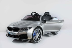 Carro eléctrico para crianças BMW M5, com licença original, alimentado por bateria 24 V, portas que abrem, comando 2.4 Ghz, rodas soft EVA, luzes LED,