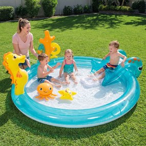 Piscina insuflável 207 x 168 x 77 cm infantil com escorrega, pulverizador, cavalo-marinho e conjunto de aros com tema marítimo para crianças dos 2 aos