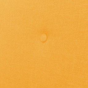 Poltrona em tecido amarelo