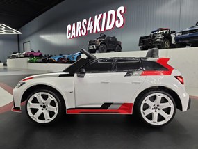 Carro elétrico infantil Audi RS6 Avant GT 12V 4x4 , telecomandado, pneus de EVA, assento em pele Branco