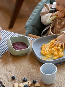 Taça em silicone Montessori, com ventosa, BEABA verde