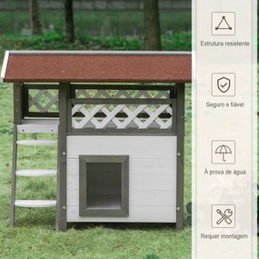 PawHut Casa para Gatos de Madeira 77x50x73cm Casa para Gatos com 2 Níveis com Teto Asfáltico Terraço Cercado Caverna e Escada para Interior e Exterior Branco e Cinza
