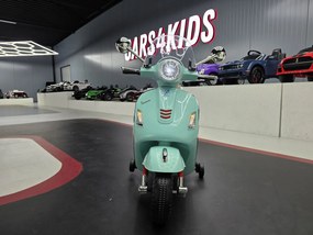 Mota elétrica para crianças Vespa GTS 12 volts verde claro