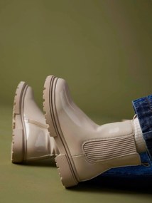 Botas envernizadas, com fecho e elástico, para menina cru