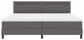Cama Box com colchão cinza, 200x200 cm, em couro sintético.